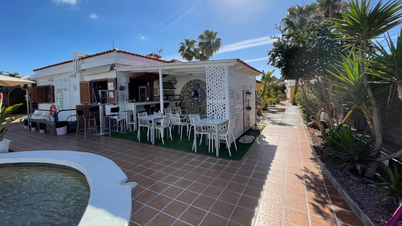 Rainbow Golf Bungalows, Gay Men-Only Resort 마스팔로마스 외부 사진
