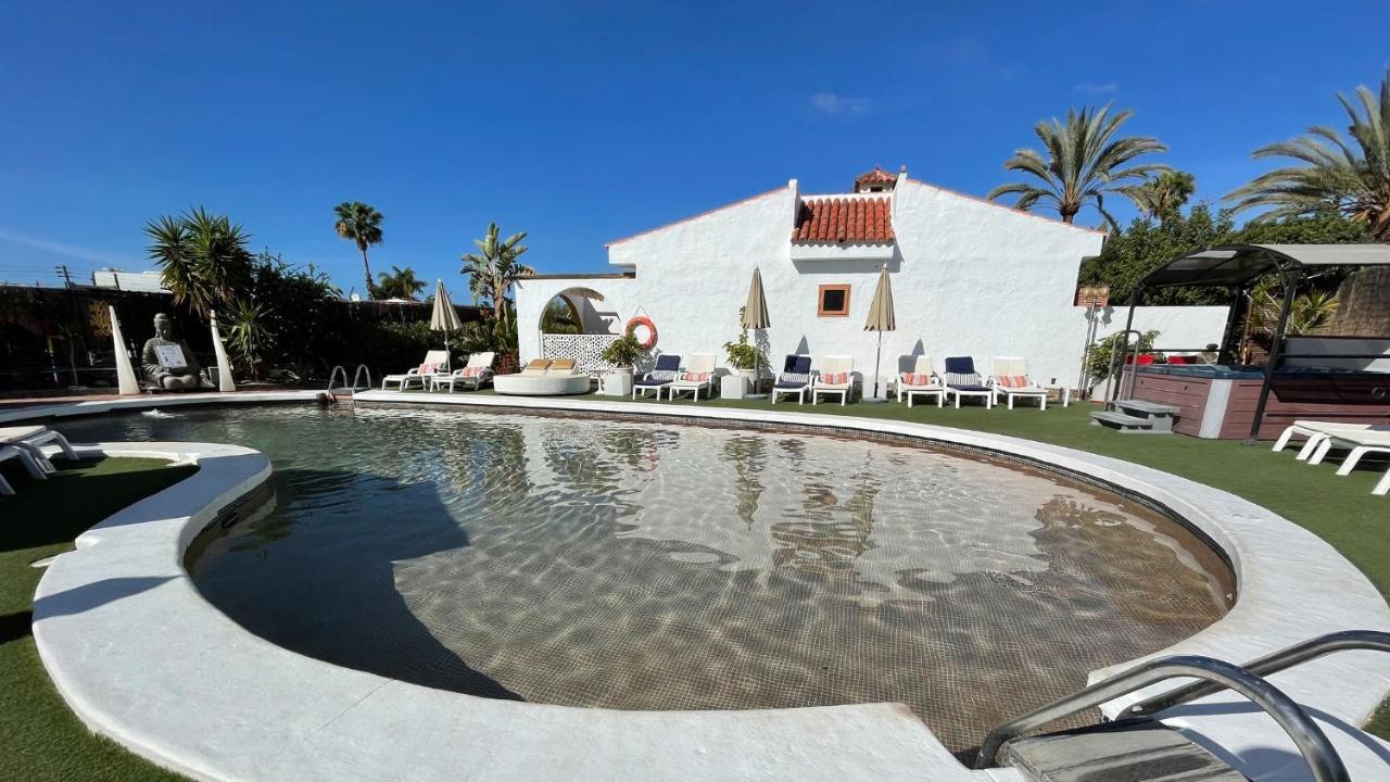 Rainbow Golf Bungalows, Gay Men-Only Resort 마스팔로마스 외부 사진